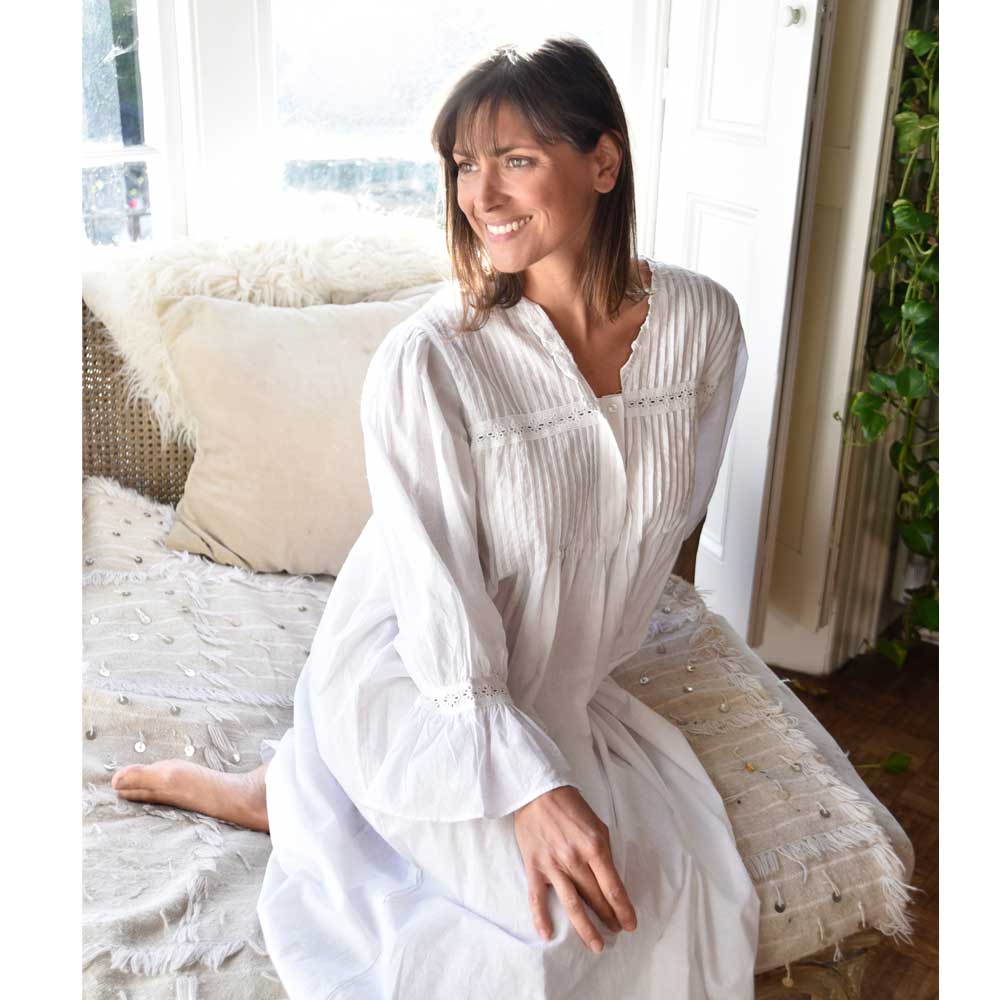 Anna women's long-sleeved nightgown