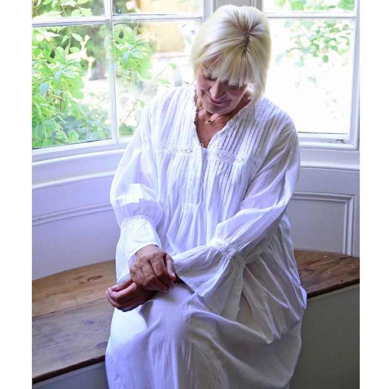 Anna women's long-sleeved nightgown