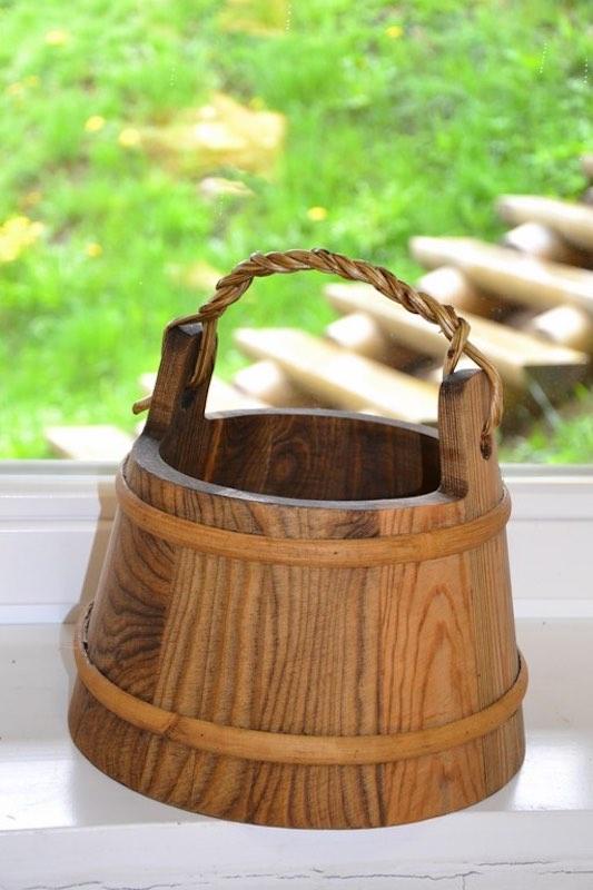 Wooden bucket tarred 4 liters