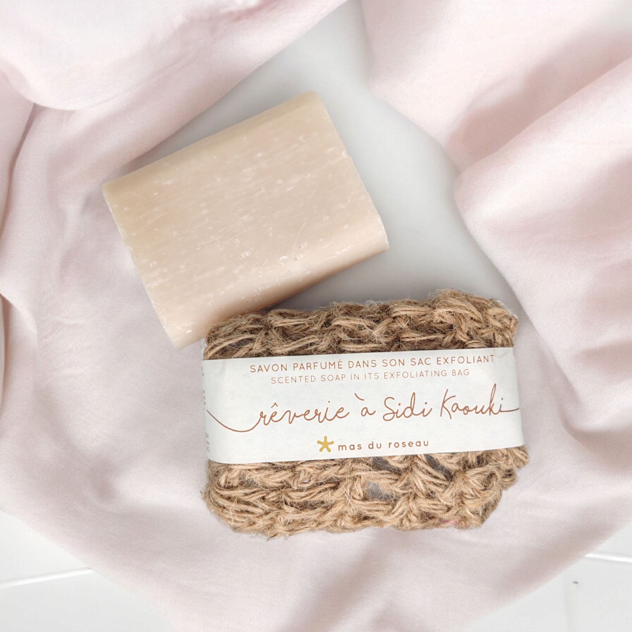 UUTUUS TUOKSUJA! Kuorintasaippua 90g - kolme eleganttia tuoksuvaihtoehtoa