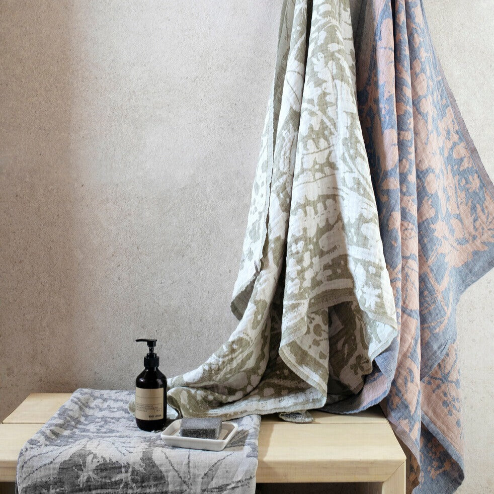 WILD HERBS giant towel 95 x 180 cm 